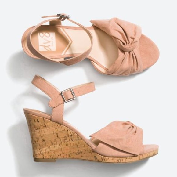 DV8 Shoes - NWOT DV8 Pristen Bow Wedge Blush Sz 7.5